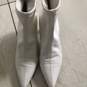 WHITE BOOTS - TREND OF SEASON